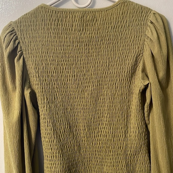ANTHROPOLOGIE guacamole green Gauze Smocked Puff Sleeve Top Size Small - Picture 5 of 5